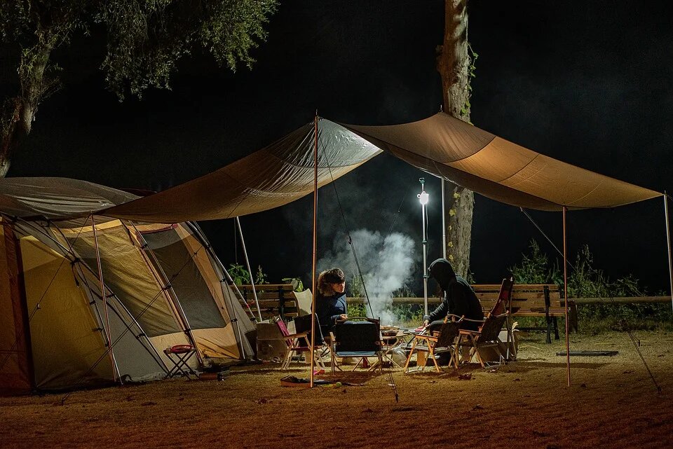 Quelle est la différence entre le camping et le tourisme ?
